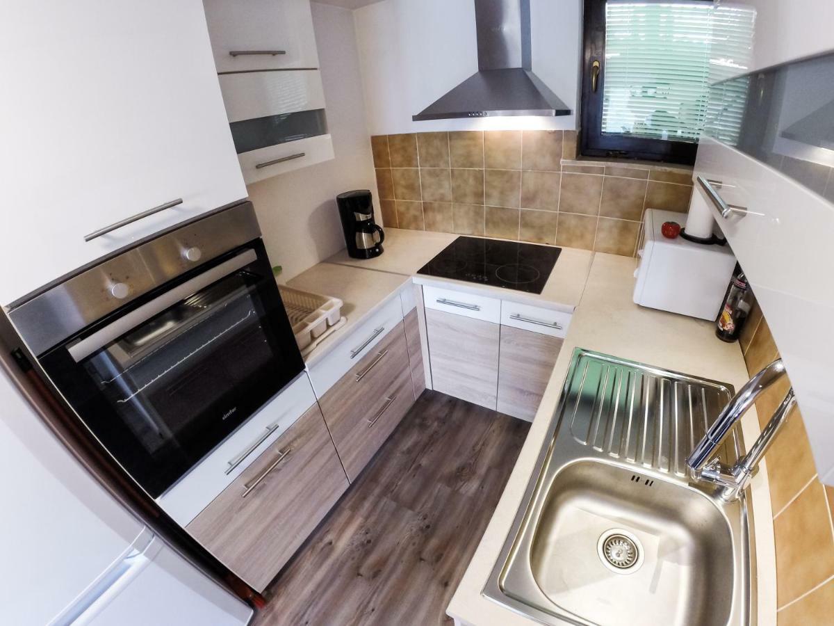 Hisa Pri Jezeru Apartman Dobronak Kültér fotó