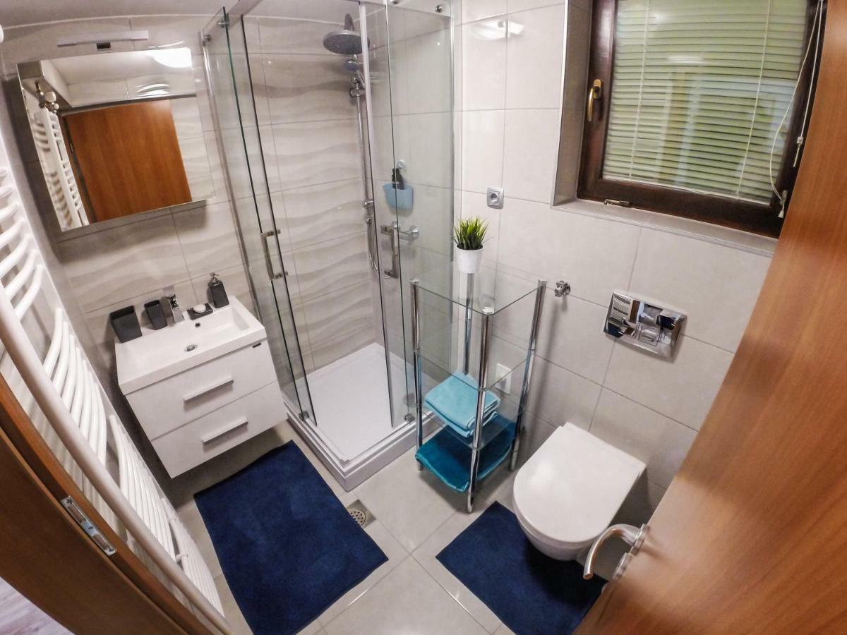 Hisa Pri Jezeru Apartman Dobronak Kültér fotó